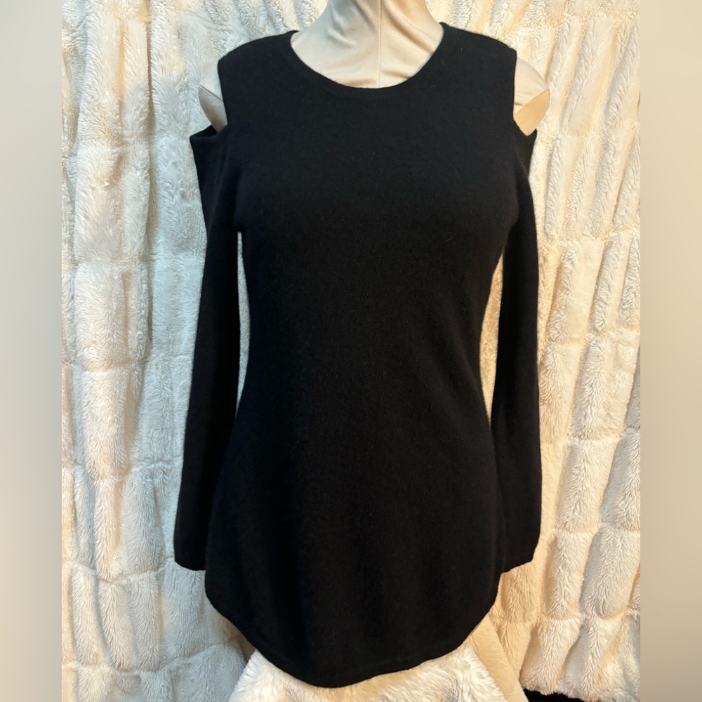 Cashmere cold shoulder black sweater size medium by charter club